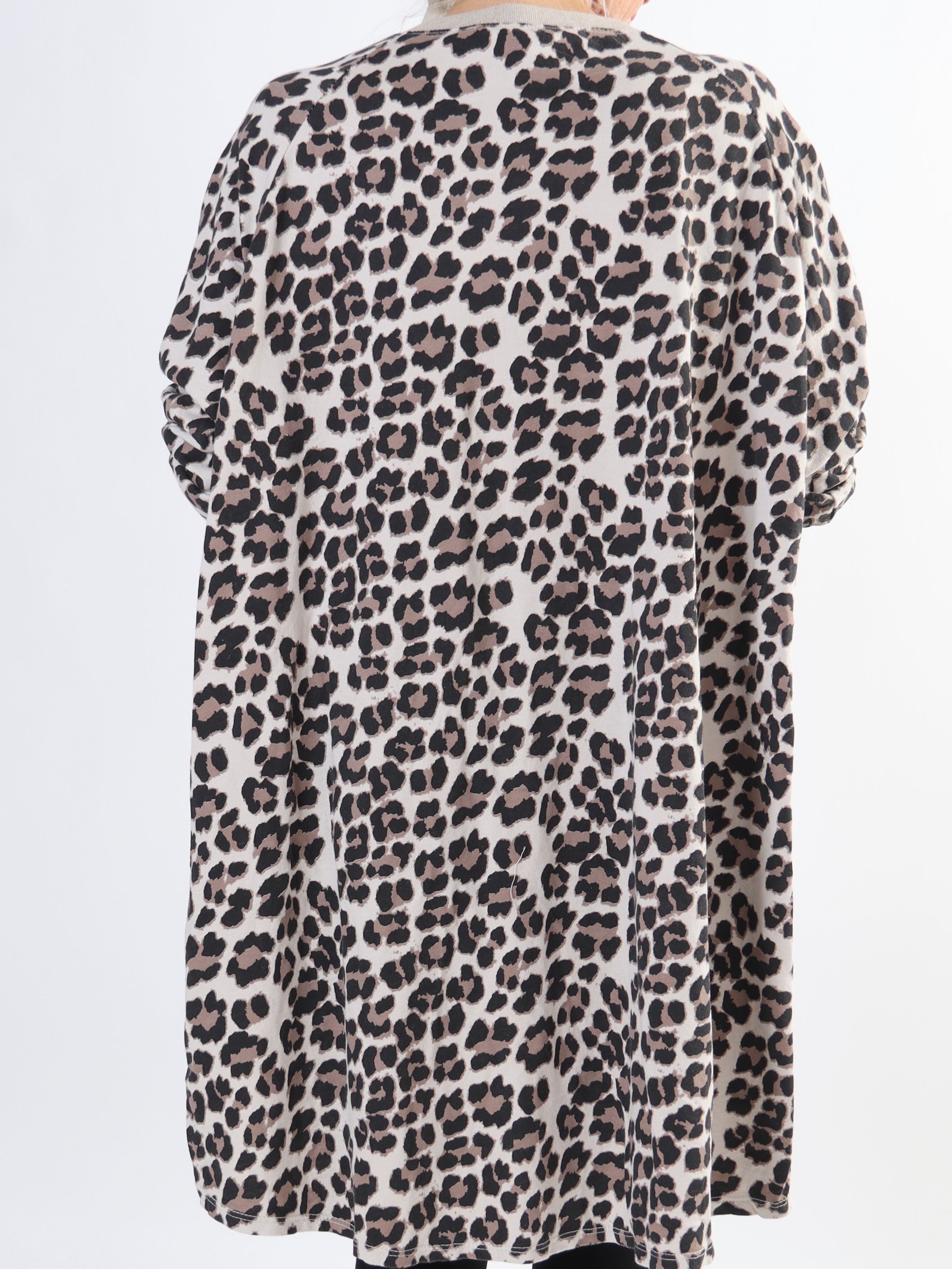 Jennifer - Bomullsblus med leopardmönster och rock i plus size-storlek